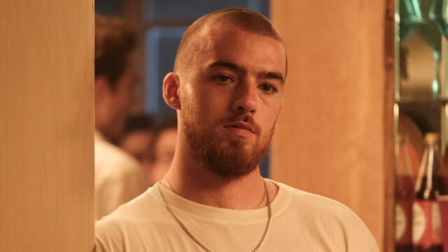 Fez de Angus Cloud foi a 'espinha dorsal' da terceira Fez de Angus Cloud foi a 'espinha dorsal' da terceira temporada de 'Euphoria' antes de sua morte porque Sam Levinson 'queria que ele permanecesse limpo' e 'ele precisava de algo pelo qual ansiar'