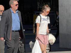 Filha diz ao júri que sua mãe pediu que ela ‘ficasse atenta’ antes que o smoothie fatal fosse dado Tara Crabtree chega à Suprema Corte de Brisbane em Brisbane, quarta-feira, 15 de abril de 2026.