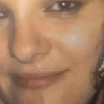 É alegado que Blaise esfaqueou repetidamente sua mãe Rebecca, de 47 anos, em sua casa em Windale, no Lago Macquarie, às 20h de ontem.