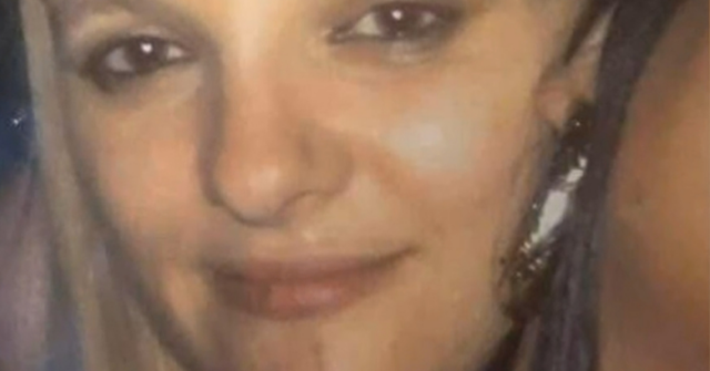 É alegado que Blaise esfaqueou repetidamente sua mãe Rebecca, de 47 anos, em sua casa em Windale, no Lago Macquarie, às 20h de ontem.