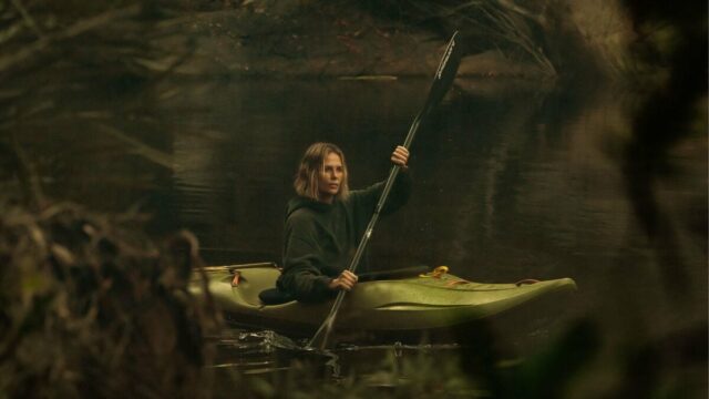 Taron Egerton e Charlize Theron em 