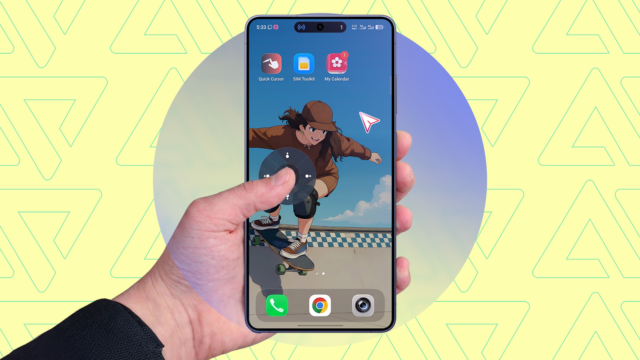 Mão segurando um smartphone exibindo setas de gesto One Hand Operation+ na borda esquerda da tela.