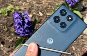 Fiquei preocupado com o Moto G Stylus (2026), mas a Motorola descobriu Motorola Razr Ultra ao lado de um Motorola G Play 2026