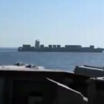 Forças dos EUA atacam e apreendem o navio iraniano Touska perto do Estreito de Ormuz