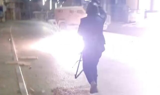 Forças israelenses disparam granadas de atordoamento contra jornalistas na Nablus Forças israelenses disparam granadas de atordoamento contra jornalistas na Nablus ocupada