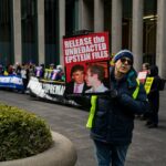 Fotos de Trump e Epstein projetadas em hotel antes do jantar dos correspondentes