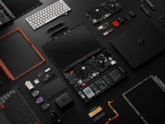 Framework anuncia o Laptop 13 Pro, sua versão de um MacBook Pro reparável uma pessoa tocando a tela do framework laptop 13 pro