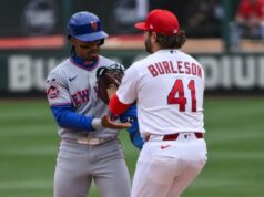 Francisco Lindor, do Mets, comete dois erros caros enquanto sua queda inicial também continua Francisco Lindor é eliminado pelo jogador de primeira base Alec Burleson durante a sexta entrada da derrota do Mets por 2 a 1 e 11 entradas para os Cardinals em 1º de abril de 2026 em St.