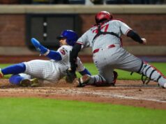 Francisco Lindor sai com lesão na panturrilha no mais novo desastre do Mets Francisco Lindor desliza com segurança para casa na dobradinha de Francisco Alvarez na quarta entrada em 22 de abril de 2026 no Citi Field, mas mais tarde teve que deixar o jogo com rigidez na panturrilha esquerda.
