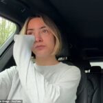 Frankie Bridge começou a chorar enquanto lutava para lidar com a dislexia do filho Carter e compartilhava o dilema sobre mandá-lo para uma escola especializada “cara” longe de casa.