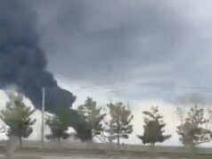 Fumaça sobe sobre Mashhad, Irã, após ataque perto de aeroporto Fumaça sobe sobre Mashhad, Irã, após ataque perto de aeroporto