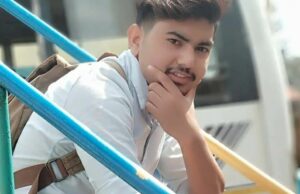 Funcionária de creche acusada de esbofetear crianças em Sydney Uma cuidadora de crianças foi libertada após a custódia, supostamente dando um tapa no rosto de duas crianças em idade pré-escolar em um centro de Sydney.