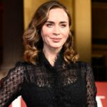 Meryl Streep é vista no set de