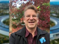 Funcionário nº 8 da Apple, Chris Espinosa, sobre como trabalhar toda a sua vida em uma empresa Funcionário nº 8 da Apple, Chris Espinosa, sobre toda a sua vida profissional em uma empresa | Espinosa retratado contra o fundo desfocado do campus Apple Park