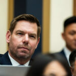 Funcionários da campanha governamental e do Congresso do deputado Swalwell 'horrorizados' com alegações de agressão sexual