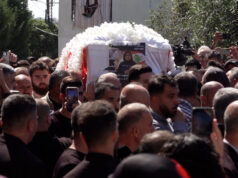 Funeral é realizado para jornalista morto em ataque israelense Funeral é realizado para jornalista morto em ataque israelense