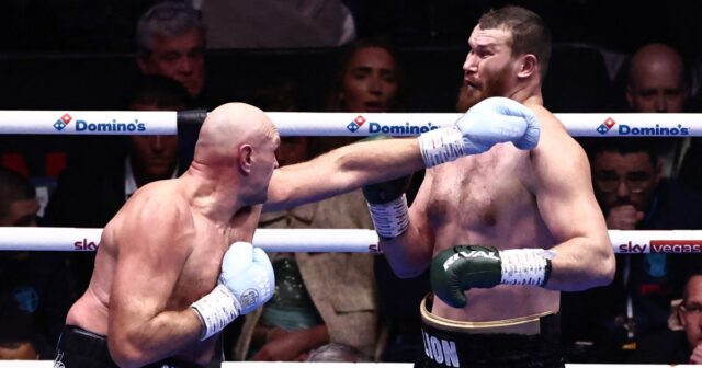 Fury vence Makhmudov no retorno do boxe peso-pesado e depois Fury vence Makhmudov no retorno do boxe peso-pesado e depois chama Joshua