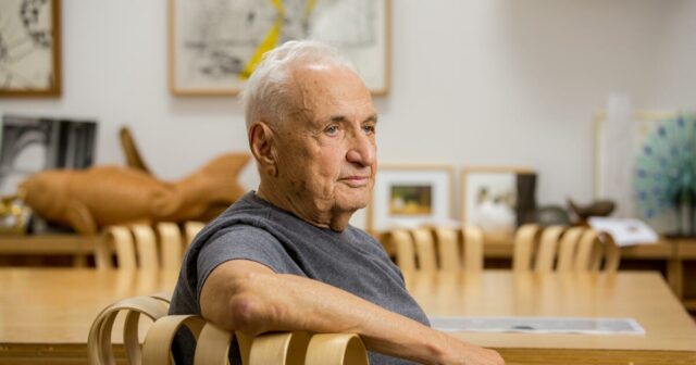 Gagosian Beverly Hills apresenta o primeiro show de Frank Gehry desde a morte do icônico arquiteto
