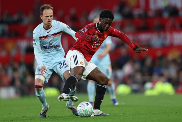Gary Neville acha que a excelente exibição de Kobbie Mainoo contra o Brentford só foi rivalizada por outro jogador do Man Utd
