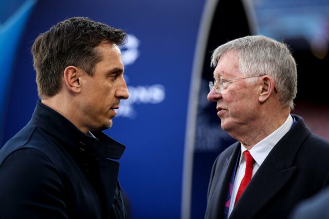 Gary Neville compartilha uma conversa 'bizarra' do Man Utd que teve com Sir Alex Ferguson sobre a contratação de uma lenda da Premier League
