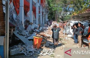 Gempa M 7.6 de Sulut, Tempat Ibadah hingga Gedung Olahraga Hancur Gempa M 7.6 de Sulut, Tempat Ibadah hingga Gedung Olahraga Hancur