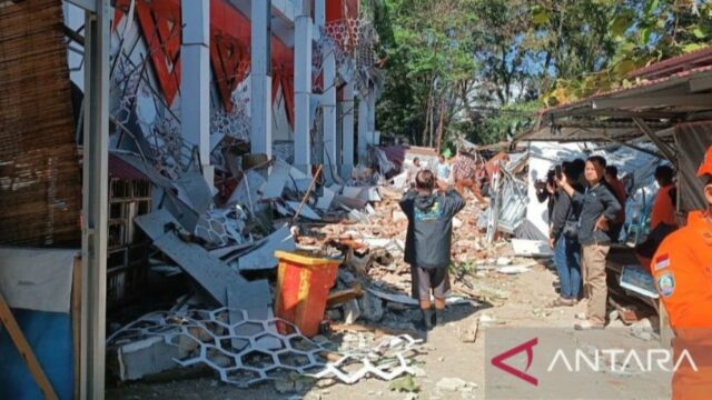 Gempa M 7.6 de Sulut, Tempat Ibadah hingga Gedung Olahraga Hancur

