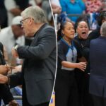 O técnico da Carolina do Sul, Dawn Staley, à esquerda, e o técnico da UConn, Geno Auriemma, discutem após o jogo da semifinal do torneio de basquete universitário feminino da NCAA no Final Four, sexta-feira, 3 de abril de 2026, em Phoenix.