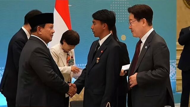 Gestur Bangga Prabowo de Bertemu Sugianto, PMI yang Selamatkan 7 Lansia Korsel
