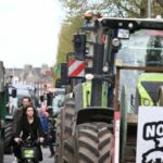 Governo irlandês de esquerda não enfrenta voto de confiança em meio a protestos de agricultores contra o imposto sobre combustíveis