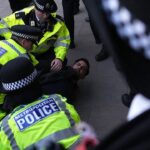 Grã-Bretanha alerta que outro ataque terrorista é “altamente provável” dentro de 6 meses após esfaqueamento em Londres