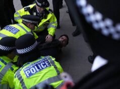 Grã-Bretanha alerta que outro ataque terrorista é “altamente provável” dentro de 6 meses após esfaqueamento em Londres Grã-Bretanha alerta que outro ataque terrorista é “altamente provável” dentro de 6 meses após esfaqueamento em Londres