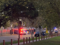 Grande operação policial em andamento fora da grande convenção de quadrinhos em Melbourne Testemunhas relataram que um carro passou