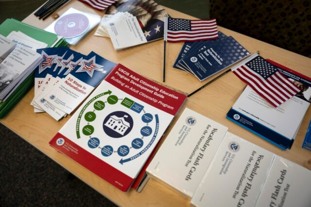 Green Cards concedidos sob Biden podem ser revogados
