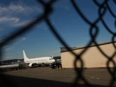 Grupos jurídicos condenam a chegada de uma dúzia de deportados dos EUA para Uganda Grupos jurídicos condenam a chegada de uma dúzia de deportados dos EUA para Uganda