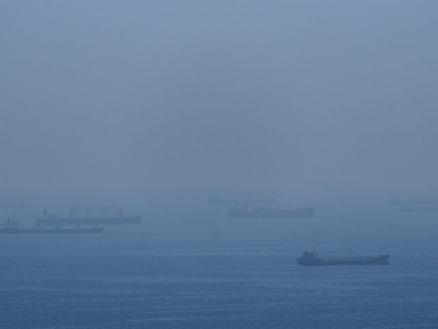 Guerra do Irã ao vivo: Teerã diz que não há data definida para negociações com os EUA, Estreito de Ormuz fechado
