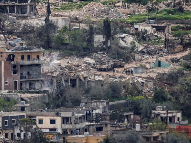 Guerra do Irã ao vivo: Trump sugere negociações; Bloqueio dos EUA em Ormuz entra no 2º dia
