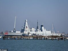 HMS Dragon atraca no Mediterrâneo em meio a ‘problemas técnicos’ com seu sistema de água, no mais recente constrangimento para a Marinha Real O HMS Dragon (foto em 4 de março), que atualmente está implantado no conflito com o Irã, foi transferido devido a problemas de manutenção
