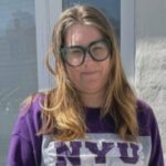 Courtney cortou o cabelo em um estilo moderno e tingiu para sua reforma.