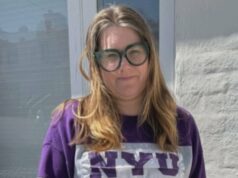 HOJE Makeover transforma a mãe na ‘It Girl’ de Nova York, ela ‘sempre se sentiu por dentro’ Courtney cortou o cabelo em um estilo moderno e tingiu para sua reforma.