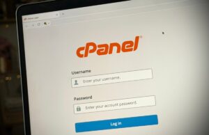 Hackers estão explorando ativamente um bug no cPanel, usado por milhões de sites a cPanel login screen showing the username and password prompt