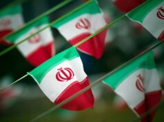 Hackers iranianos têm como alvo infraestrutura crítica americana, alertam agências dos EUA iran flags