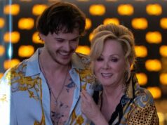 ‘Hacks’: Christopher Briney fala emulando Harry Styles e namorando Jean Smart Hacks