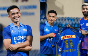 Hardik Pandya apresenta a camisa da franquia para Sunil Chhetri antes do confronto do PBKS Hardik Pandya apresenta a camisa da franquia para Sunil Chhetri antes do confronto do PBKS