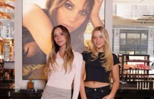 Harper Beckham, 14, junta-se à mãe Victoria em uma viagem de trabalho em Nova York – enquanto Brooklyn abraça a esposa Nicola Peltz durante a prática de cura com cristais em Los Angeles, em meio a uma rivalidade familiar Harper Beckham, 14, juntou-se à mãe, estilista Victoria, 52, em uma viagem de trabalho à cidade de Nova York esta semana