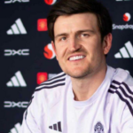 Harry Maguire assina um novo contrato de curto prazo com o Manchester United