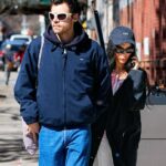 Harry Styles, 32, e Zoe Kravitz, 37, estão noivos após oito meses de namoro; Os dois vistos em março na cidade de Nova York
