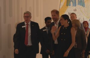 Harry e Meghan chegam ao hospital infantil para primeira parada da turnê australiana Duque e Duquesa Harry e Meghan