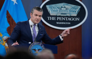 Hegseth diz que permitirá que tropas levem armas pessoais para bases militares Yahoo news home
