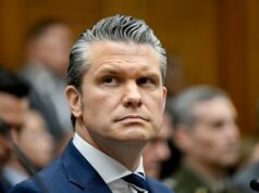 Hegseth observa o aumento dos gastos com defesa da Austrália e diz que há mais a fazer Michael Koziol