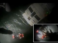Helicóptero da Guarda Costeira resgata 4 pessoas de um iate quebrado preso em ondas de 3,6 metros em Long Island: vídeo de parar o coração Um nadador de resgate da Guarda Costeira é içado da água com uma pessoa resgatada de um iate a motor desativado à noite.